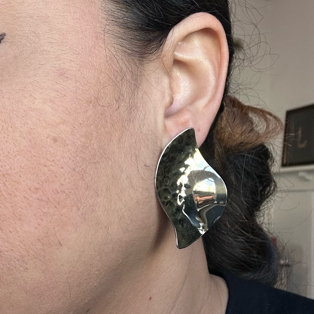 EA9 Organic Form Hammered Gold Statement Earrings FINAL PRICE - Picture 5 of 12